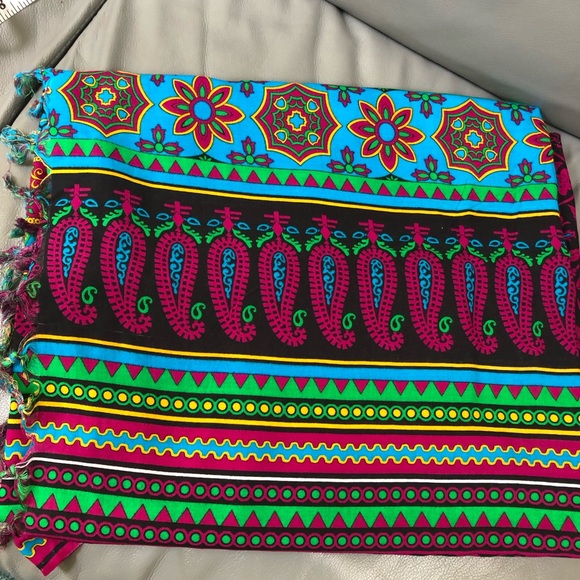 Sarong/beach wrap - Picture 3 of 3